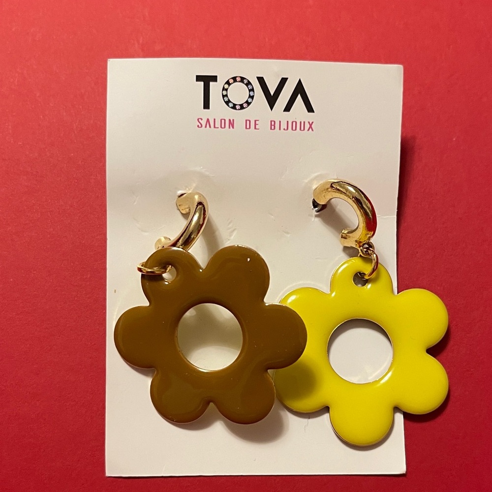 TOVA Flower Earrings in Brown and Yellow